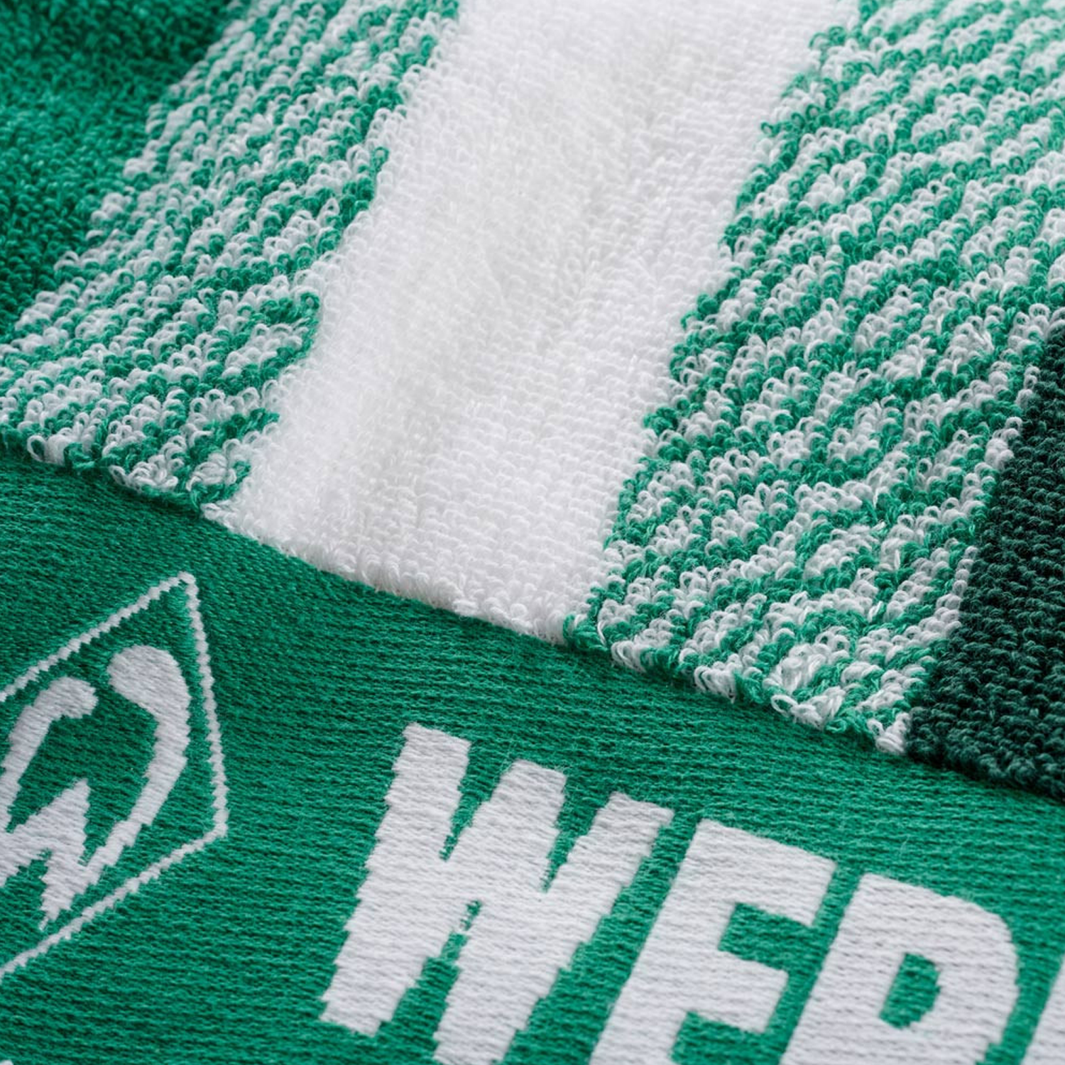 SV Werder Bremen Handtuch Streifen GOTS. 50x100 cm - grün SV Werder Bremen Handtuch Streifen GOTS. 50x100 cm - grün